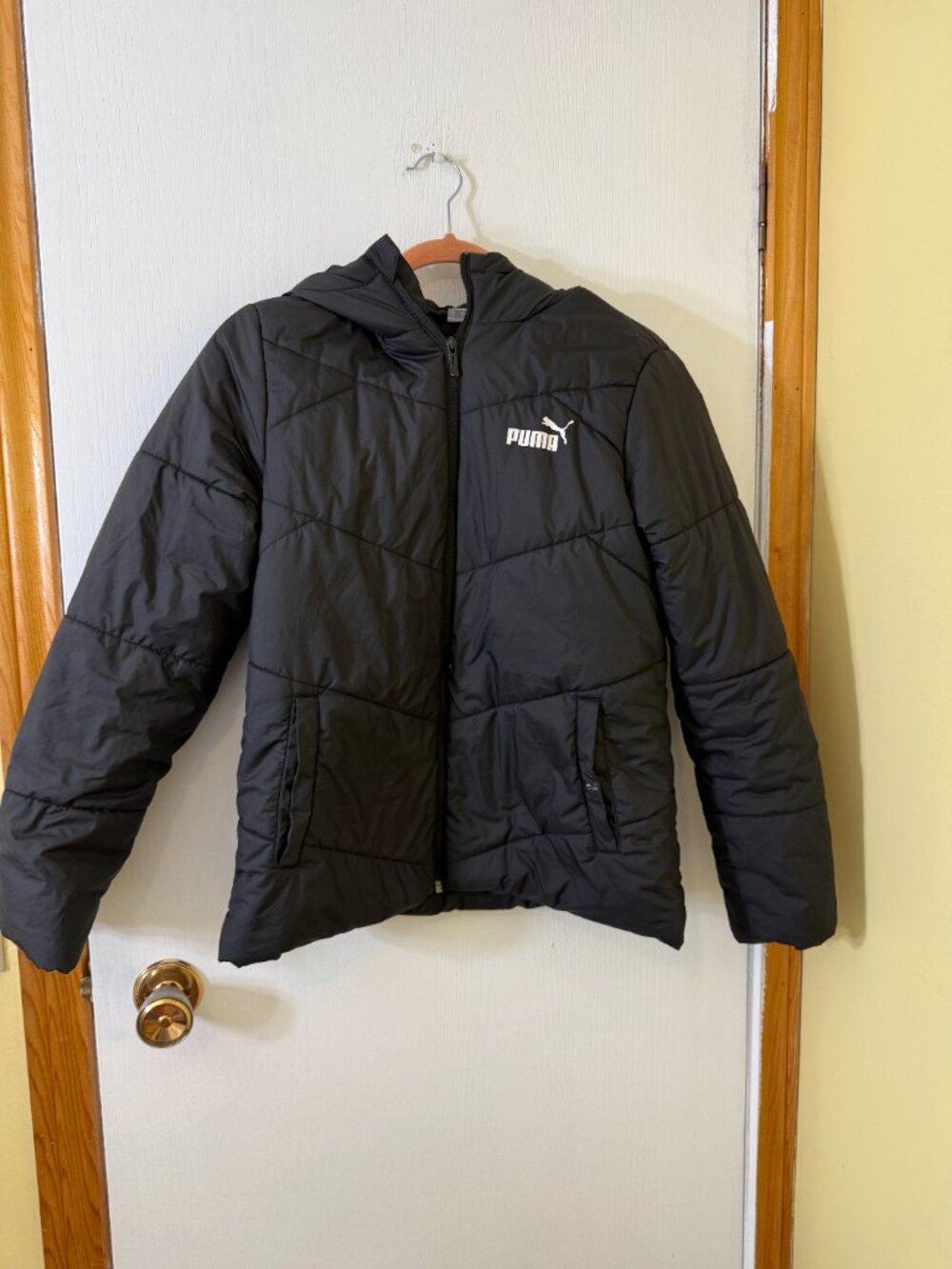 💕 FREE WITH PURCHASE 💕 | Puma Black Hooded Puffer Jacket Size M - Picture 3 of 6